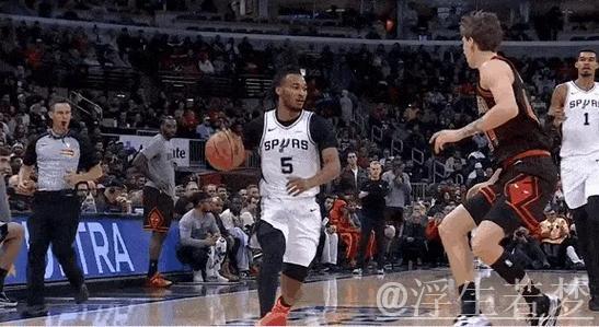 瓦塞尔妙传底线 卡斯尔双手炸扣 瓦塞尔妙传底线 卡斯尔双手炸扣